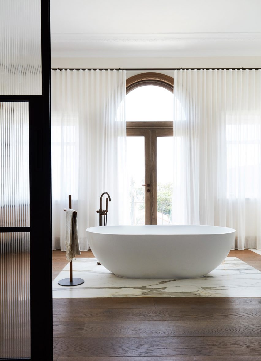 Peppertree Villa by Luigi Rosselli Architects