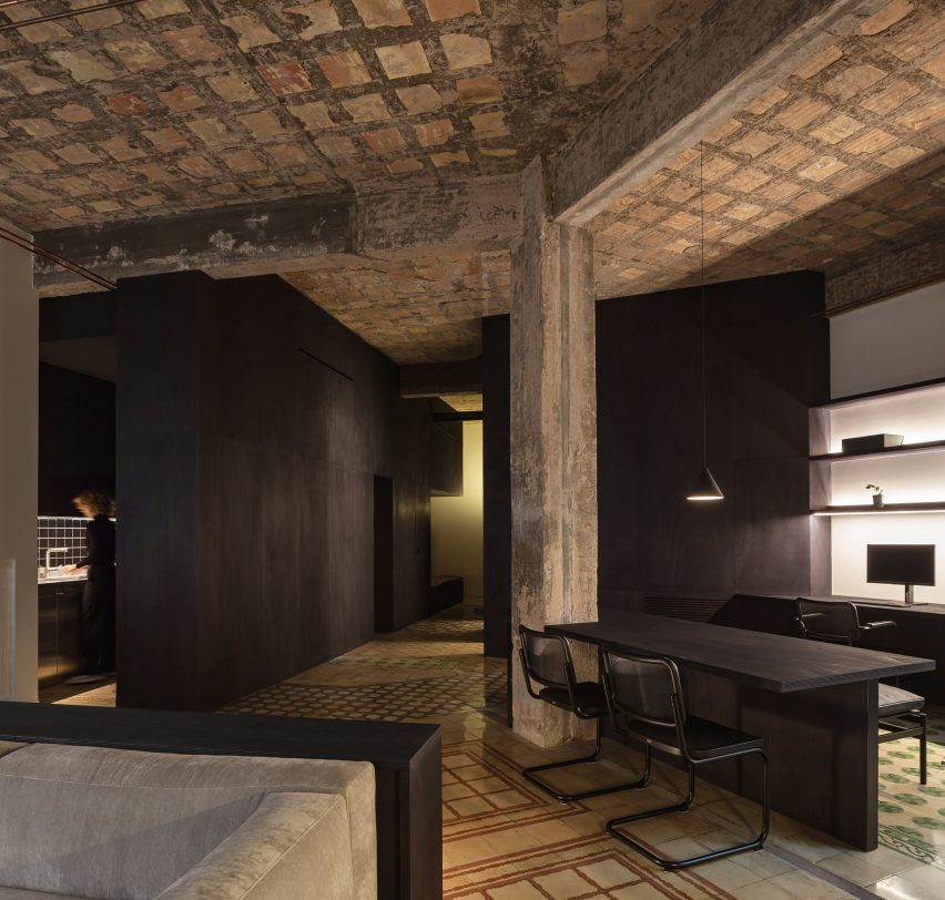 R Apartment by Francesc Rifé Studio