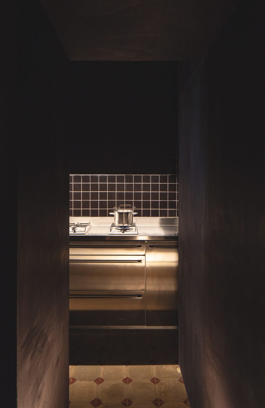 R Apartment by Francesc Rifé Studio