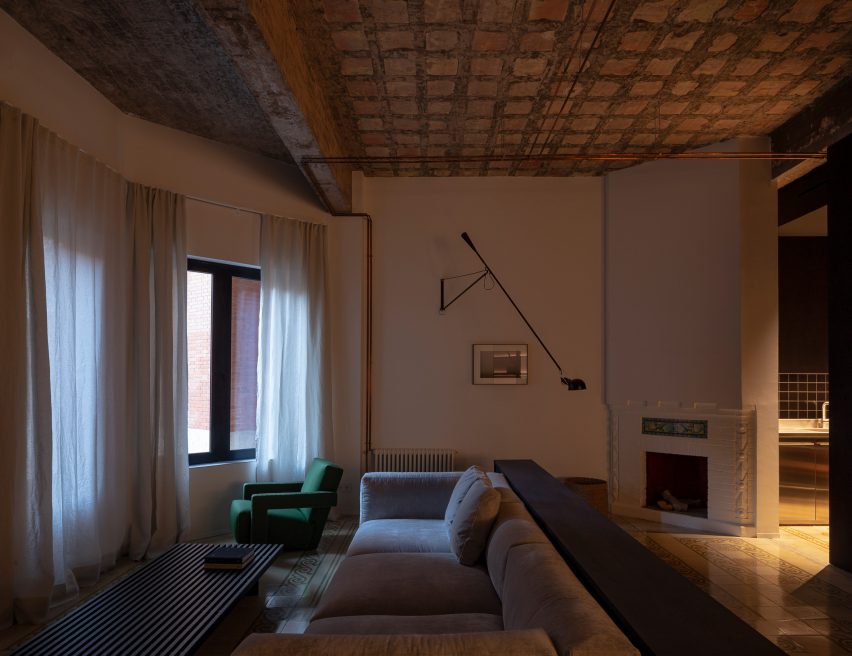 R Apartment by Francesc Rifé Studio