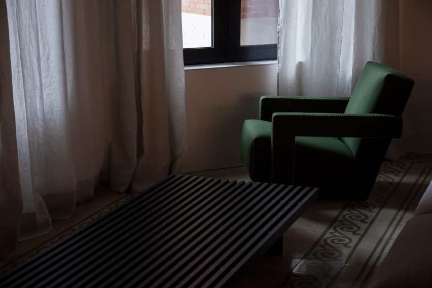 R Apartment by Francesc Rifé Studio