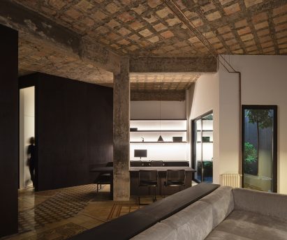 R Apartment by Francesc Rifé Studio