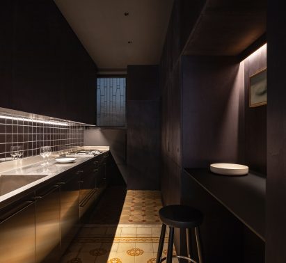 R Apartment by Francesc Rifé Studio