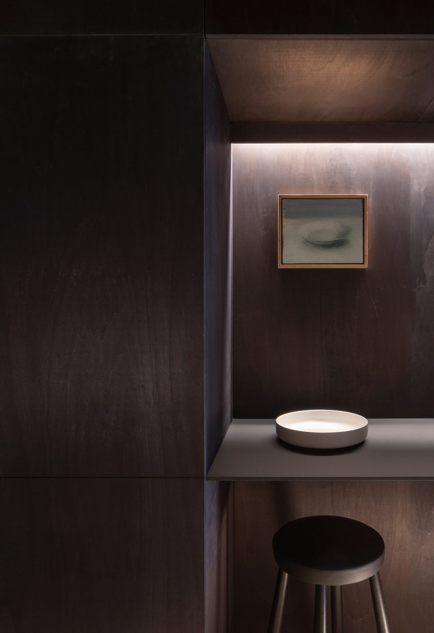 R Apartment by Francesc Rifé Studio
