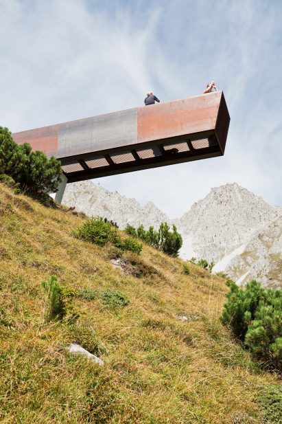 Cantilevered viewpoint on Perspektivenweg walking trail by Snøhetta, Innsbruck, Austria