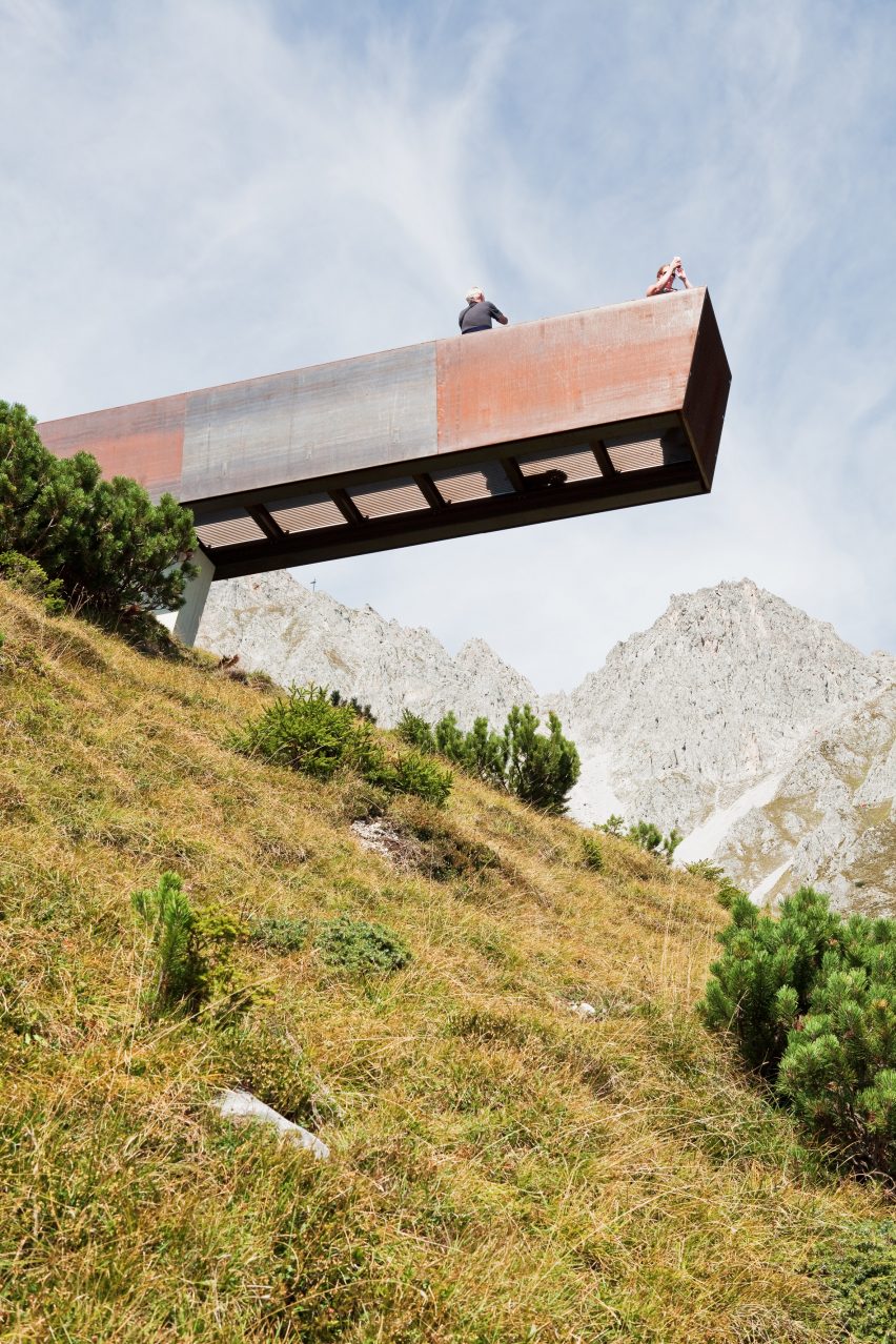 Cantilevered viewpoint on Perspektivenweg walking trail by Snøhetta, Innsbruck, Austria