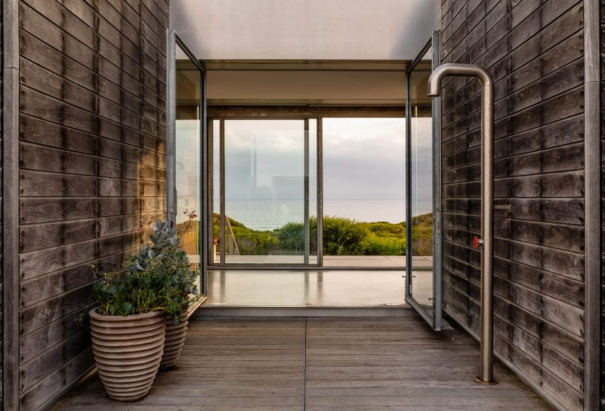 St Andrews Beach Villa by Woods Bagot