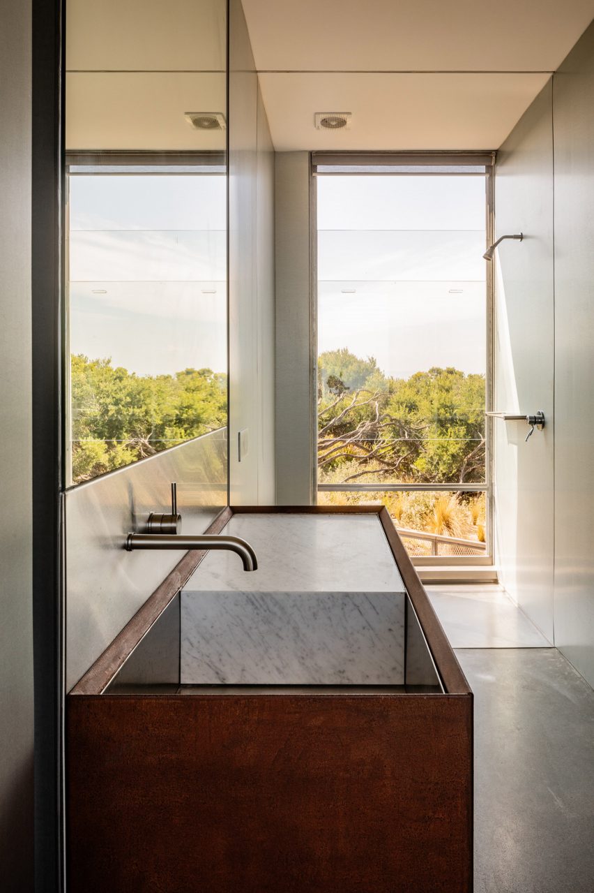 St Andrews Beach Villa by Woods Bagot
