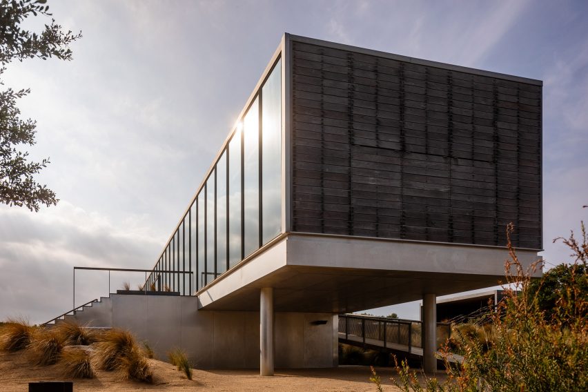 St Andrews Beach Villa by Woods Bagot