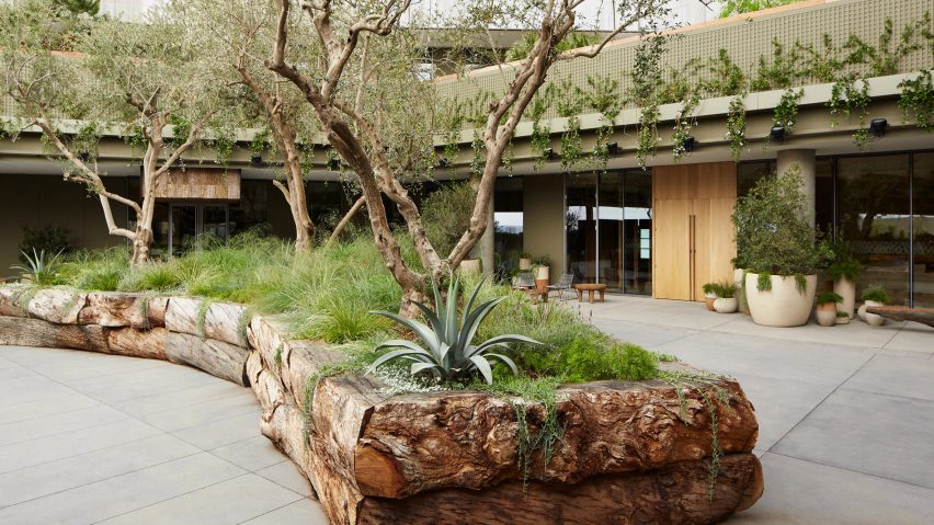 1 Hotel West by RCH Studios