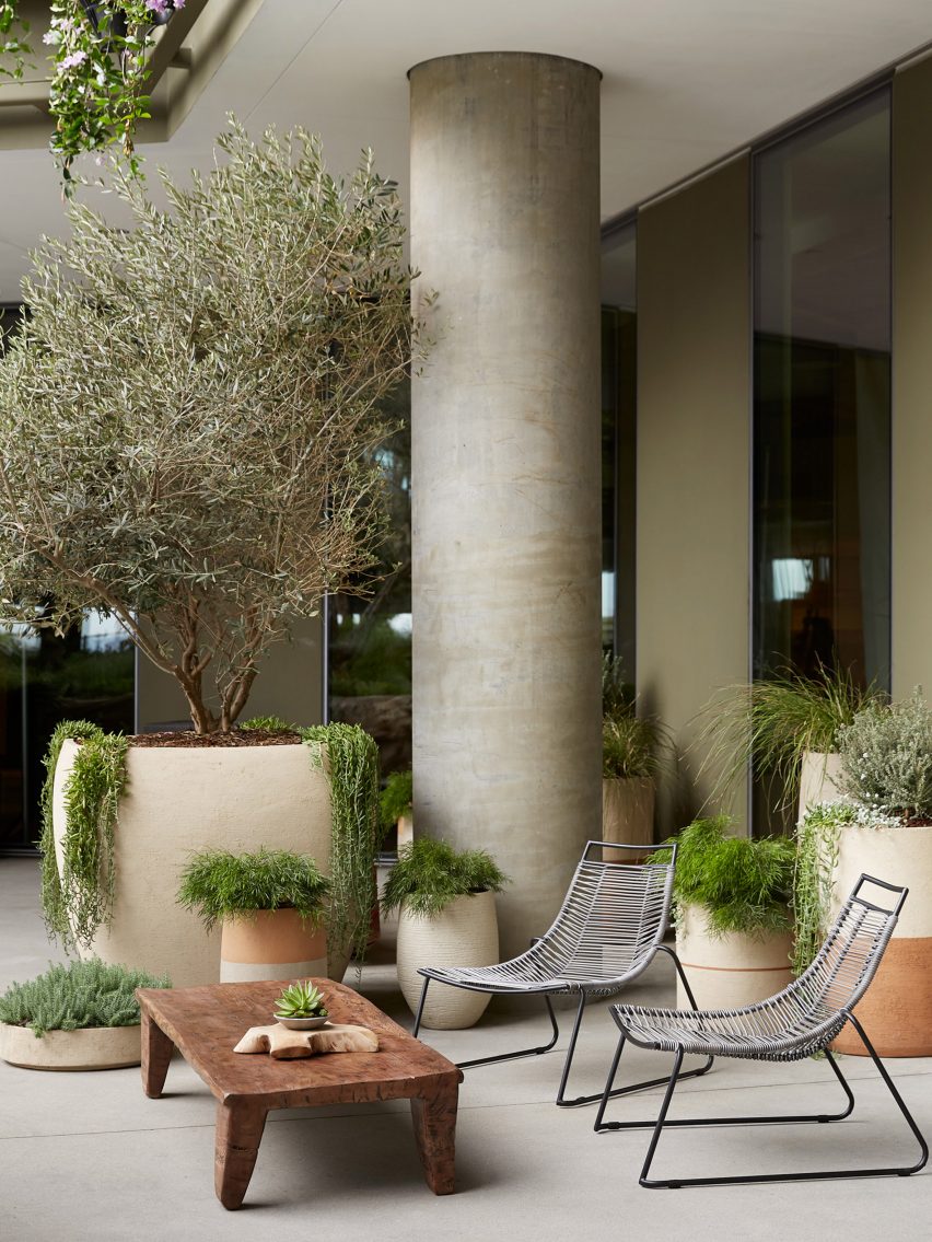 1 Hotel West by RCH Studios