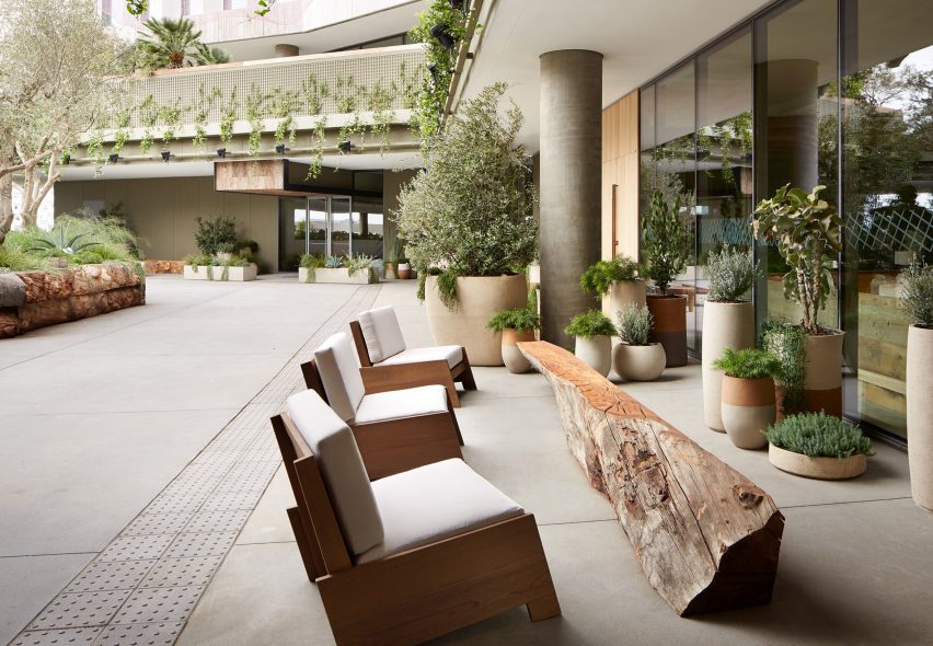 1 Hotel West by RCH Studios