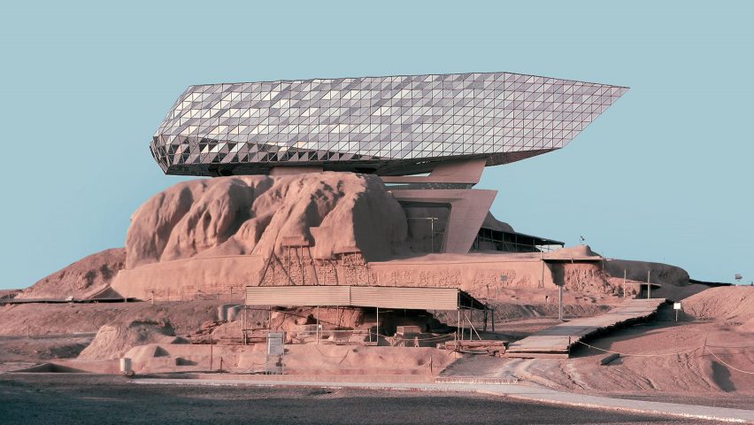 Expanding Iranian Ancient Architecture by Mohammad Hassan Forouzanfar