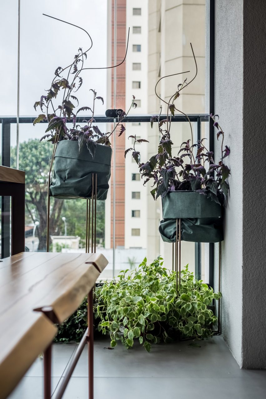 AK Apartment by RUA 141 and Rafael Zalc
