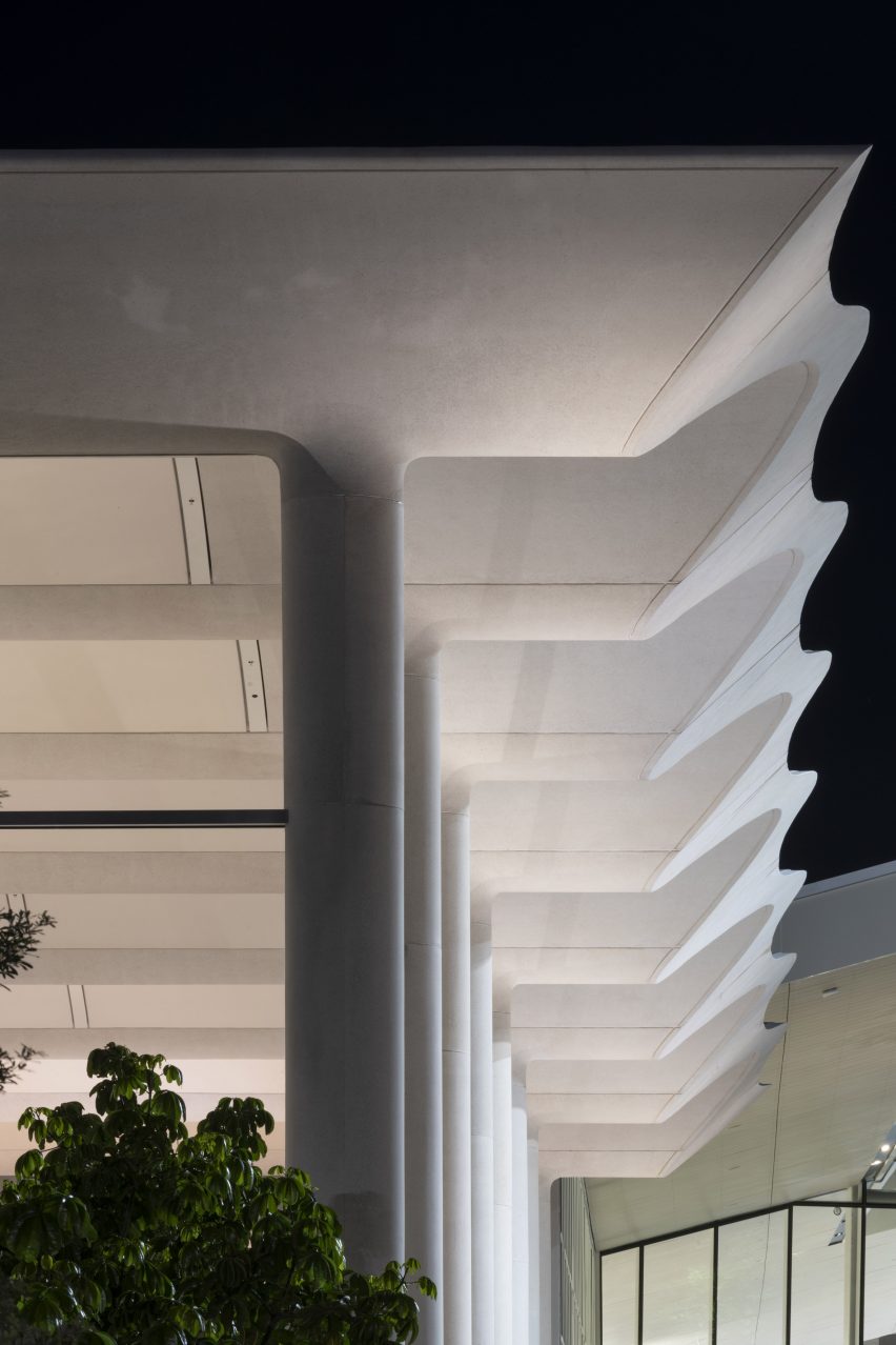 Apple Aventura by Foster + Partners