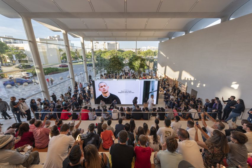 Apple Aventura by Foster + Partners