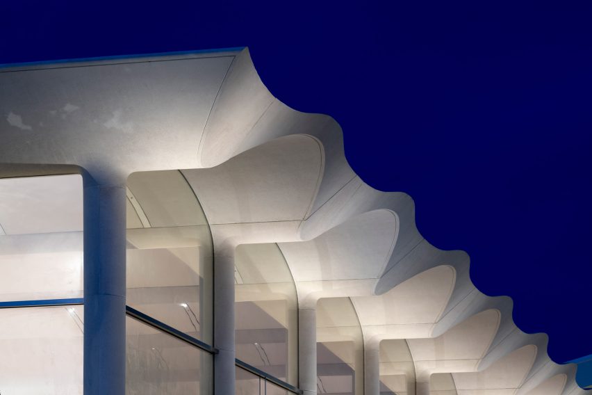 Apple Aventura by Foster + Partners