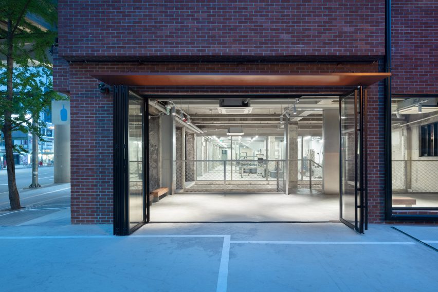 Blue Bottle Coffee cafe in Seongsu by Schemata Architects