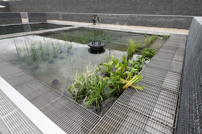 Borden Park Natural Swimming Pool by gh3*