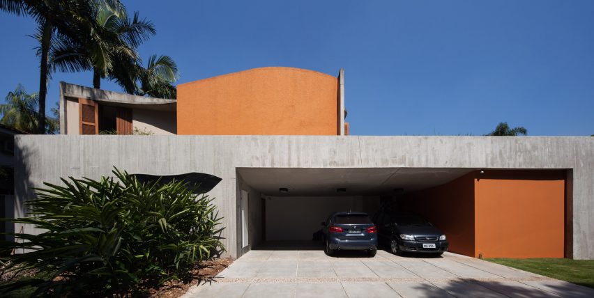 Capobianco House by Kruchin Arquitetura