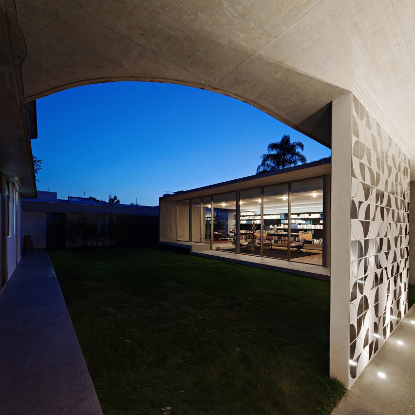 Capobianco House by Kruchin Arquitetura