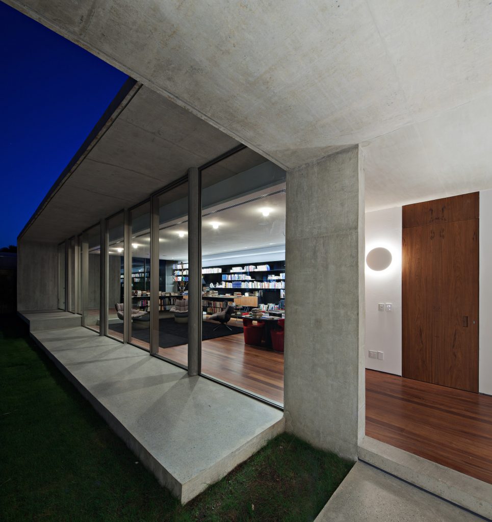 Capobianco House by Kruchin Arquitetura
