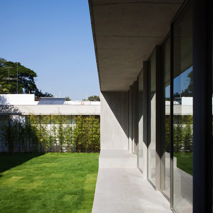 Capobianco House by Kruchin Arquitetura
