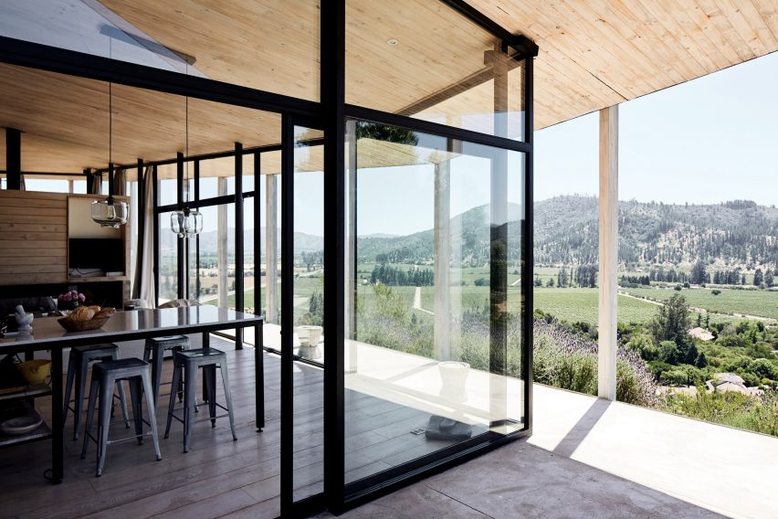 Casa 14 by Alvano y Riquelme Architects