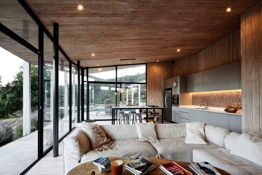 Casa 14 by Alvano y Riquelme Architects