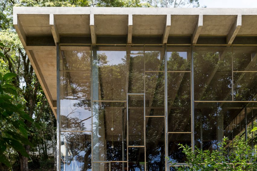 Casa Bibilioteca by Atelier Branco