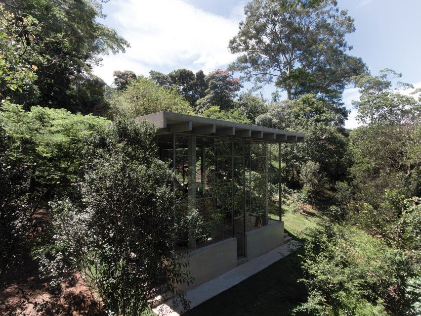 Casa Bibilioteca by Atelier Branco