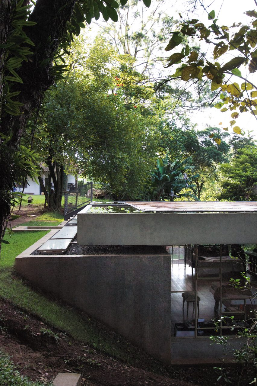Casa Bibilioteca by Atelier Branco