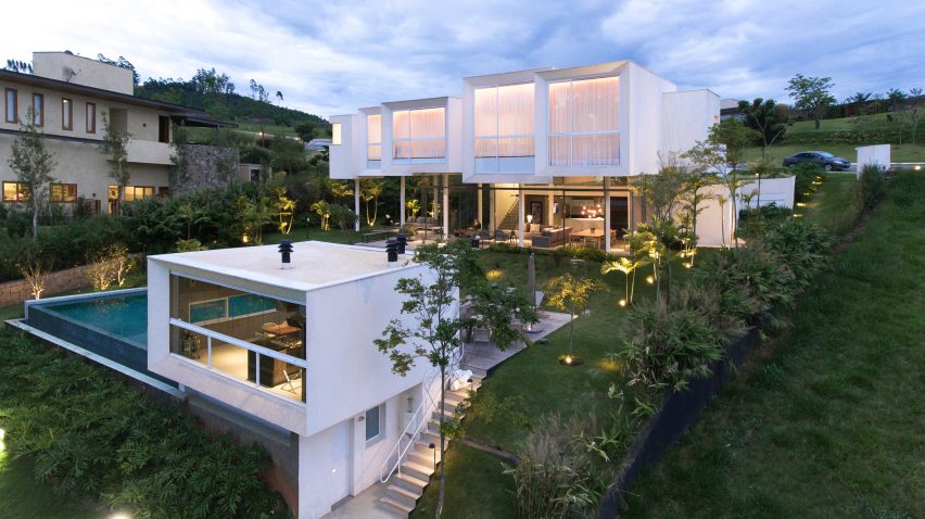 Casa Neblina by FGMF Arquitetos