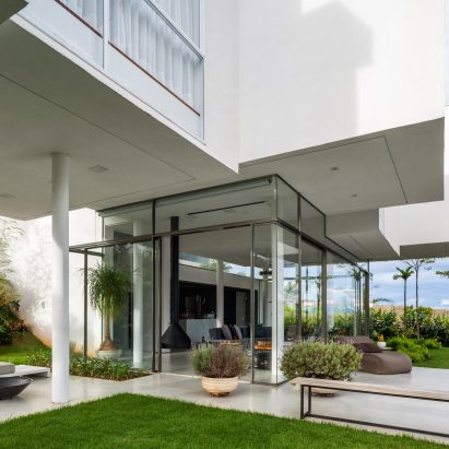 Casa Neblina by FGMF Arquitetos