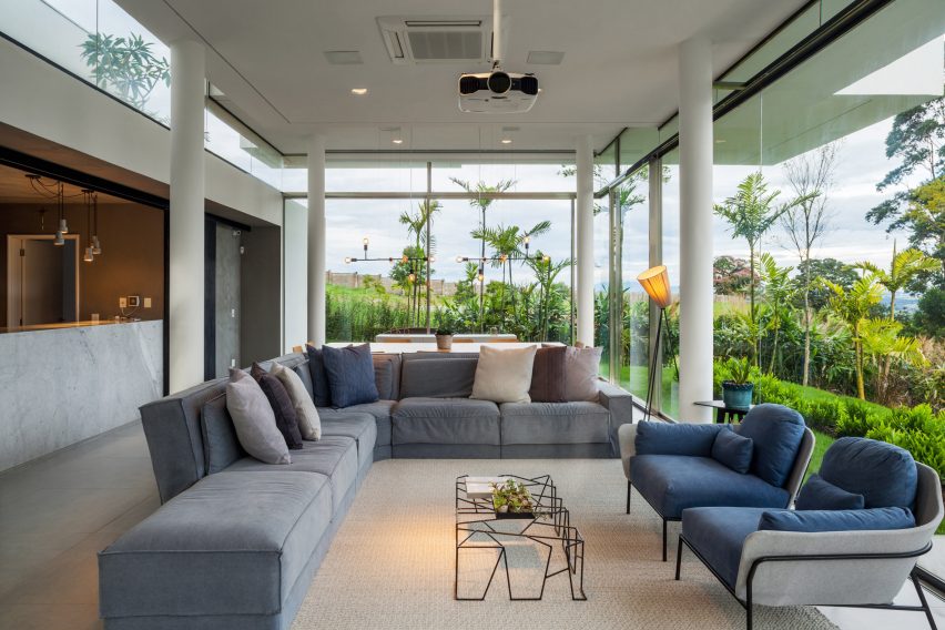 Casa Neblina by FGMF Arquitetos