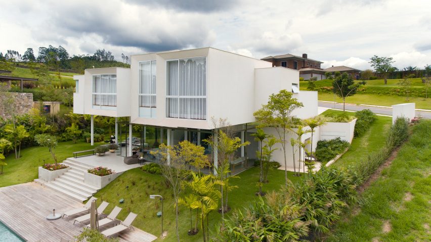 Casa Neblina by FGMF Arquitetos