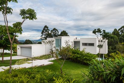 Casa Neblina by FGMF Arquitetos