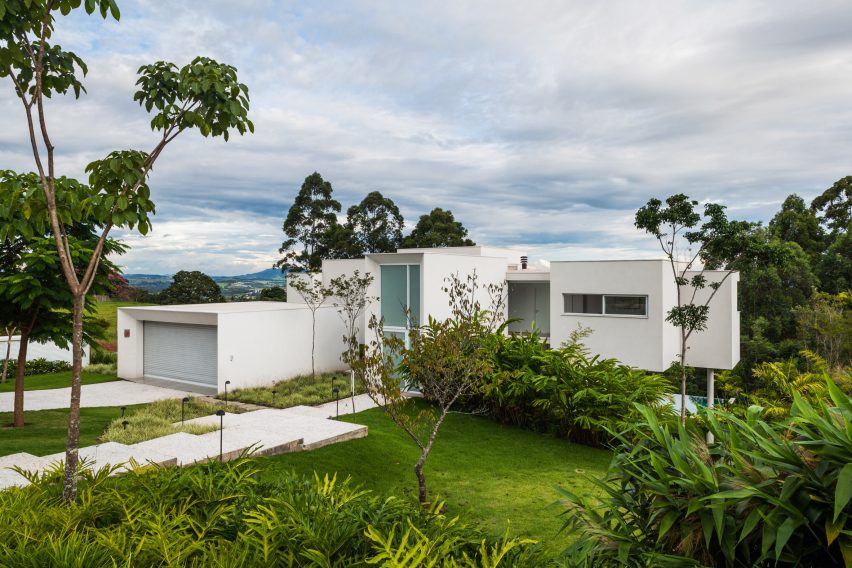 Casa Neblina by FGMF Arquitetos