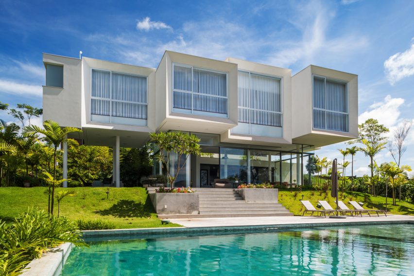 Casa Neblina by FGMF Arquitetos