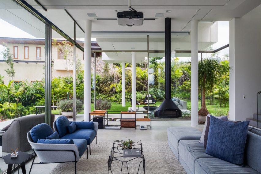 Casa Neblina by FGMF Arquitetos