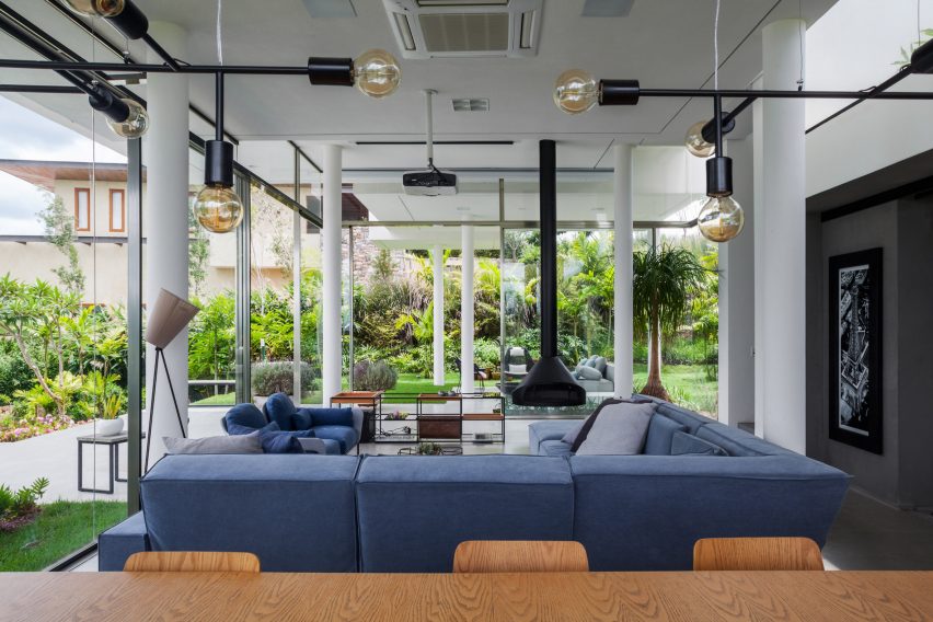 Casa Neblina by FGMF Arquitetos