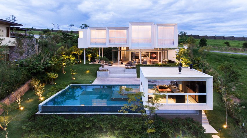 Casa Neblina by FGMF Arquitetos