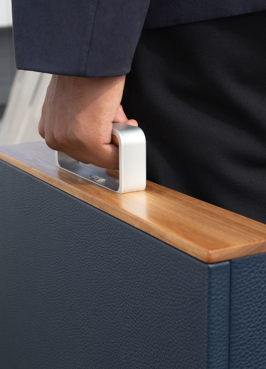 Charles Simon luggage
