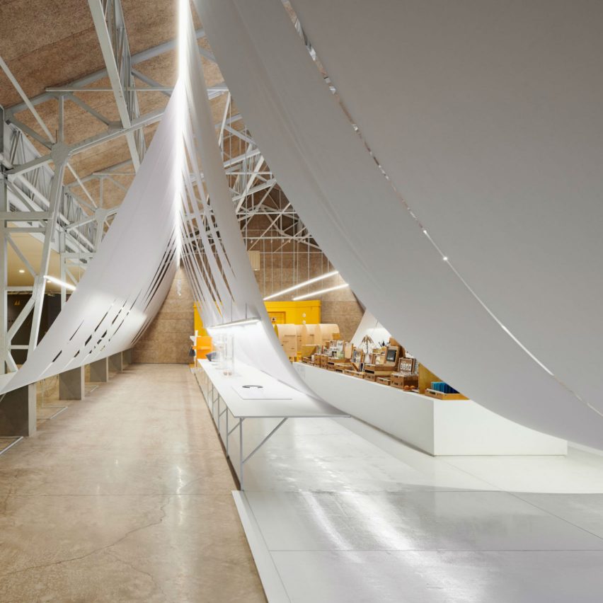 Paper Roof / Paper Curve by B+P Architects
