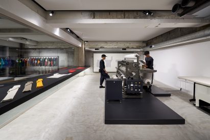 Homme Plissé Tokyo flagship by Tokujin Yoshioka