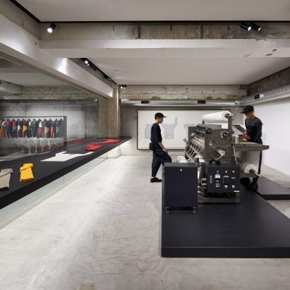 Homme Plissé Tokyo flagship by Tokujin Yoshioka