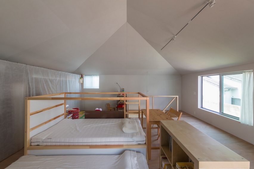 House in Tsukimiyama in Kobe, Japan, by Tato Architects