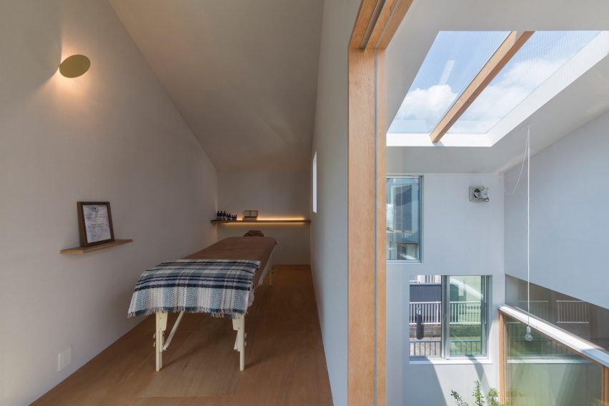 House in Tsukimiyama in Kobe, Japan, by Tato Architects