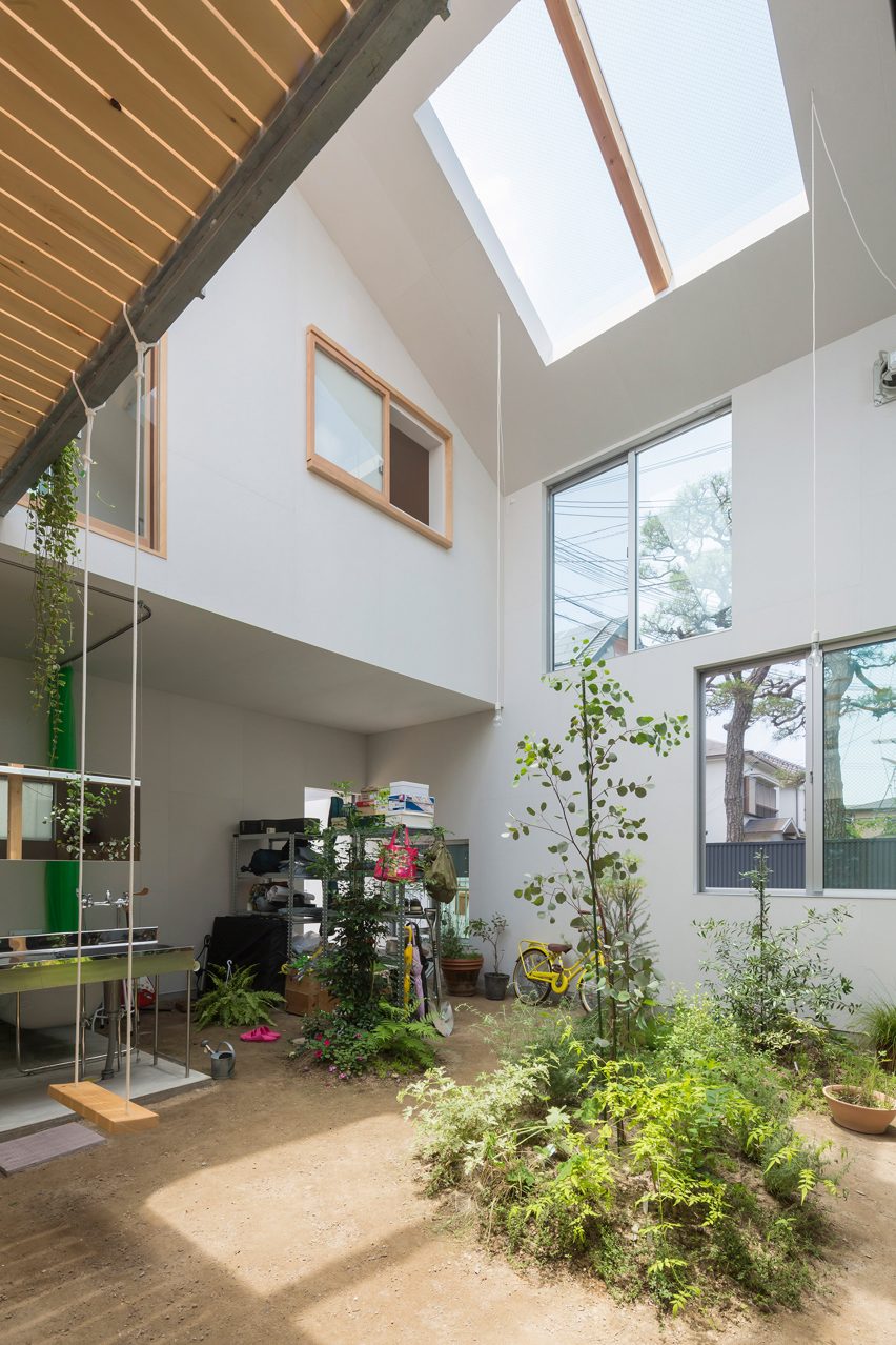 House in Tsukimiyama in Kobe, Japan, by Tato Architects