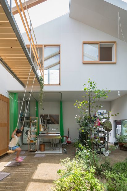 House in Tsukimiyama in Kobe, Japan, by Tato Architects